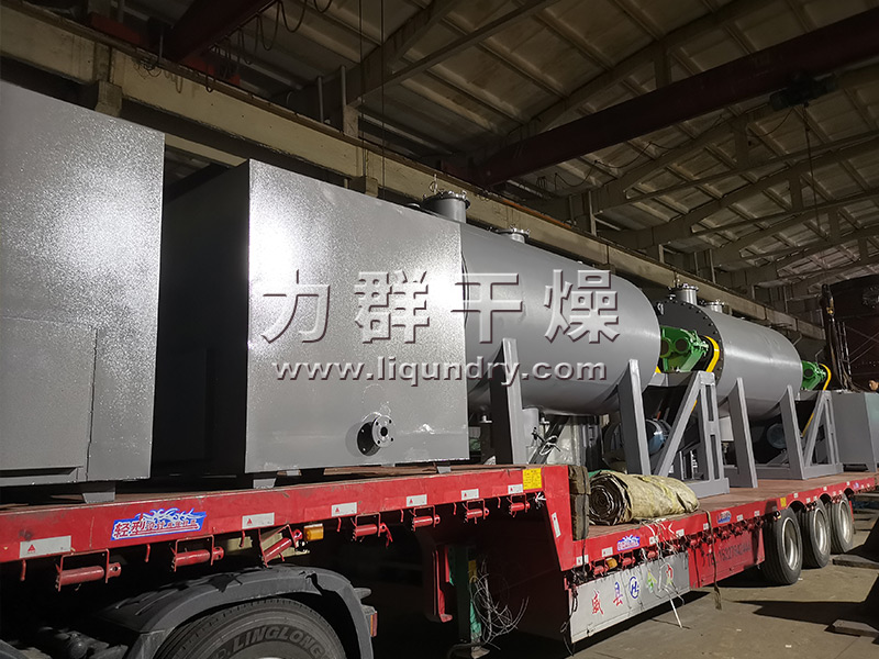 真空耙式干燥機裝車發(fā)貨